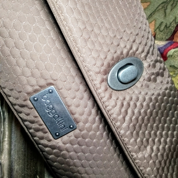 Smooth, Bubble Pattern Wristlet Clutch - Picture 3 of 16